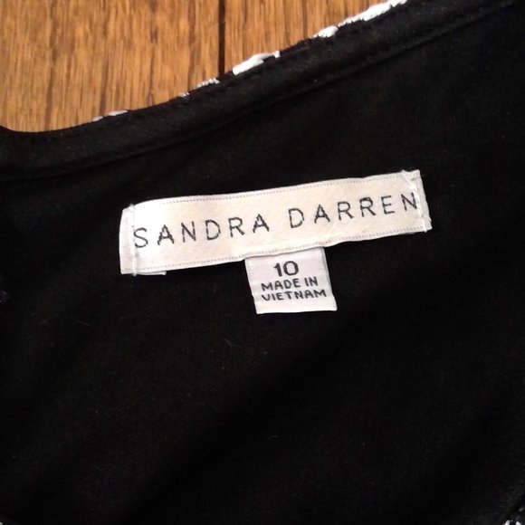 Black and White Graphic Print Dress with Ruffled Bell Sleeves - Size 10 - Picture 7 of 13